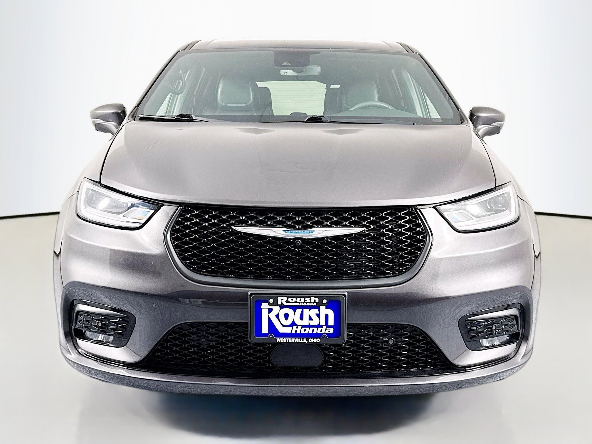 Used 2022 Chrysler Pacifica Touring-L w/ Uconnect Theater Family Group video 2