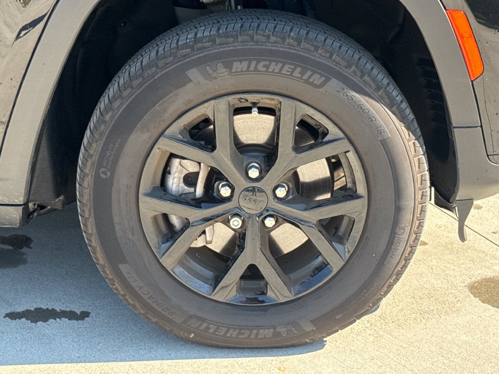 Used 2025 Jeep Grand Cherokee L Altitude AWD/4WD image 9