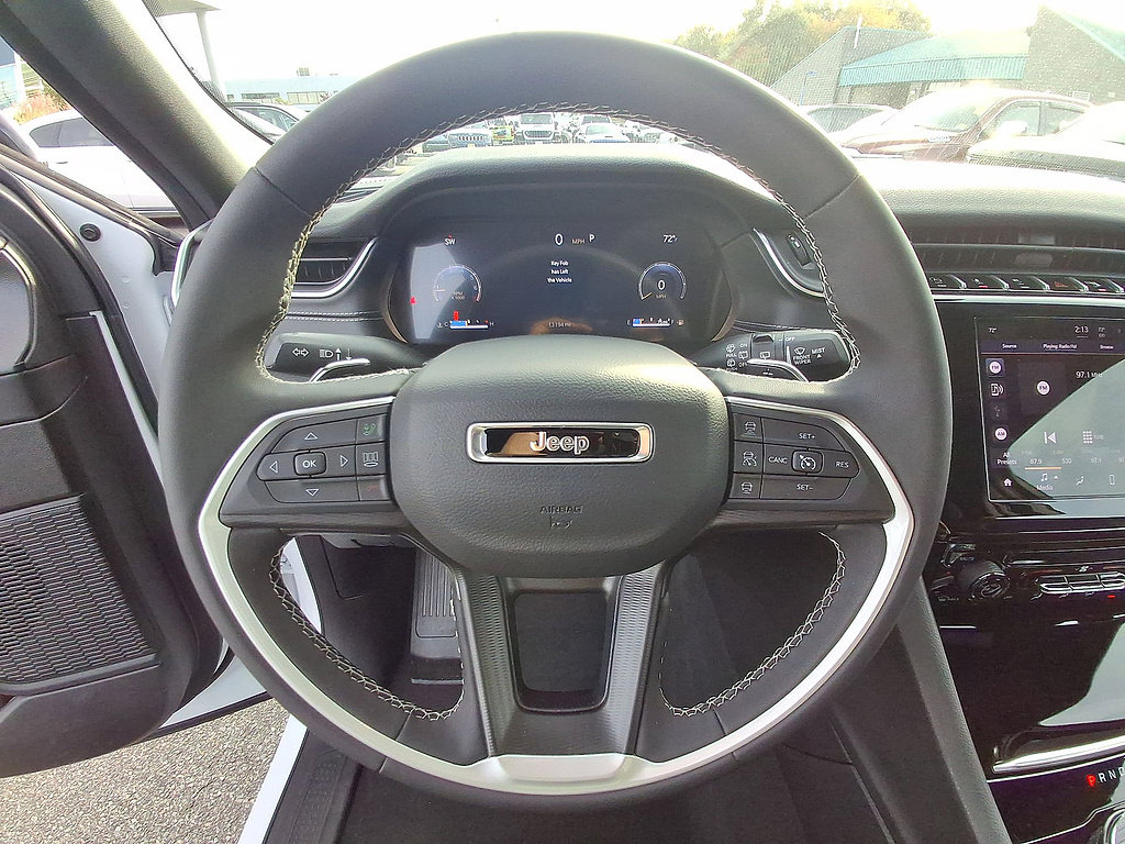 Used 2024 Jeep Grand Cherokee Laredo AWD/4WD image 22