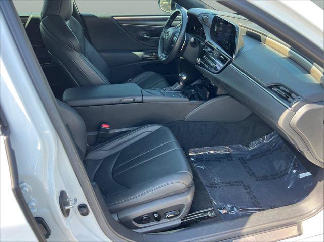 Certified 2022 Lexus ES 350 F Sport w/ Accessory Package FWD image 11