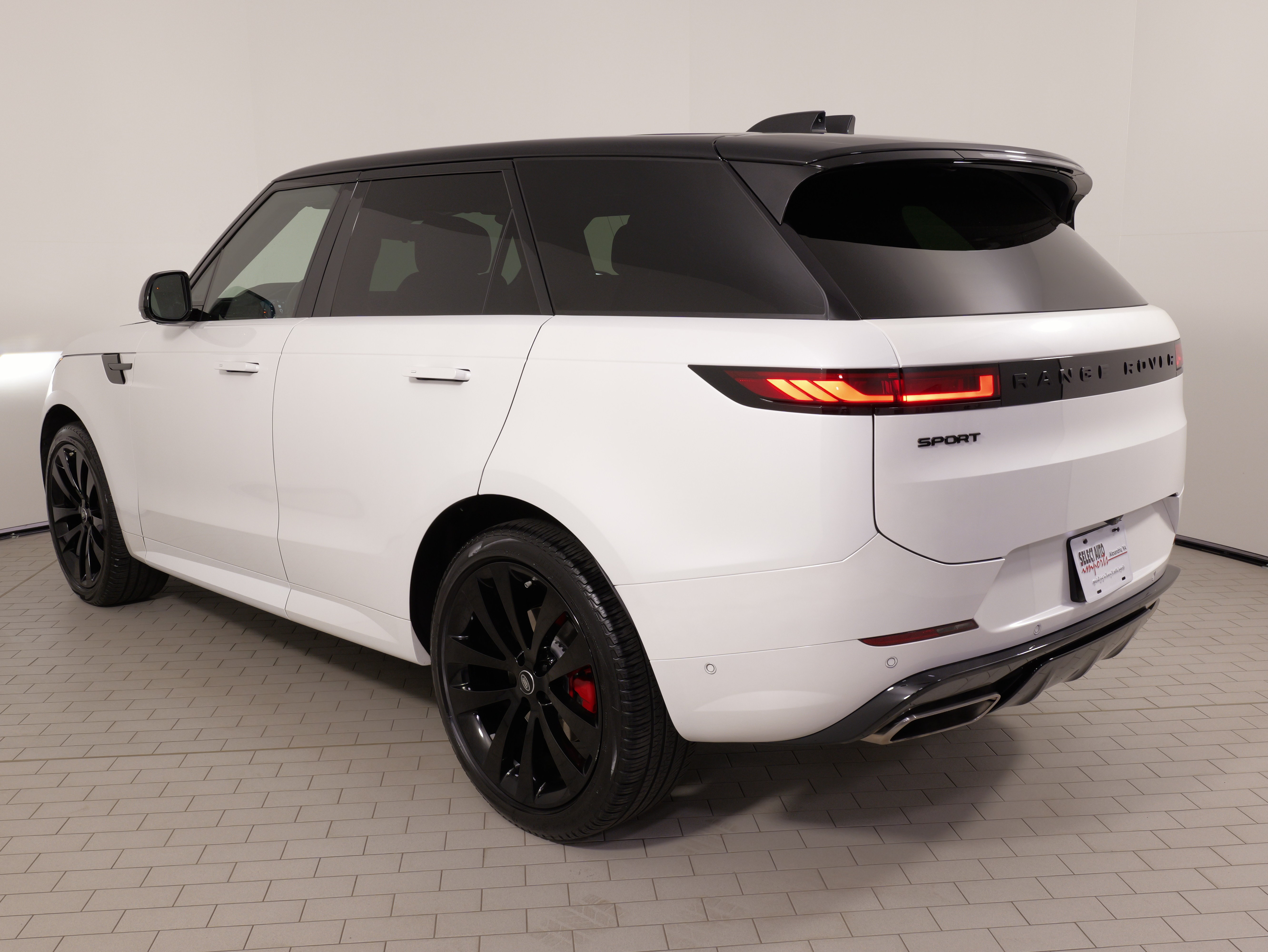 Used 2024 Land Rover Range Rover Sport Dynamic SE AWD/4WD image 14