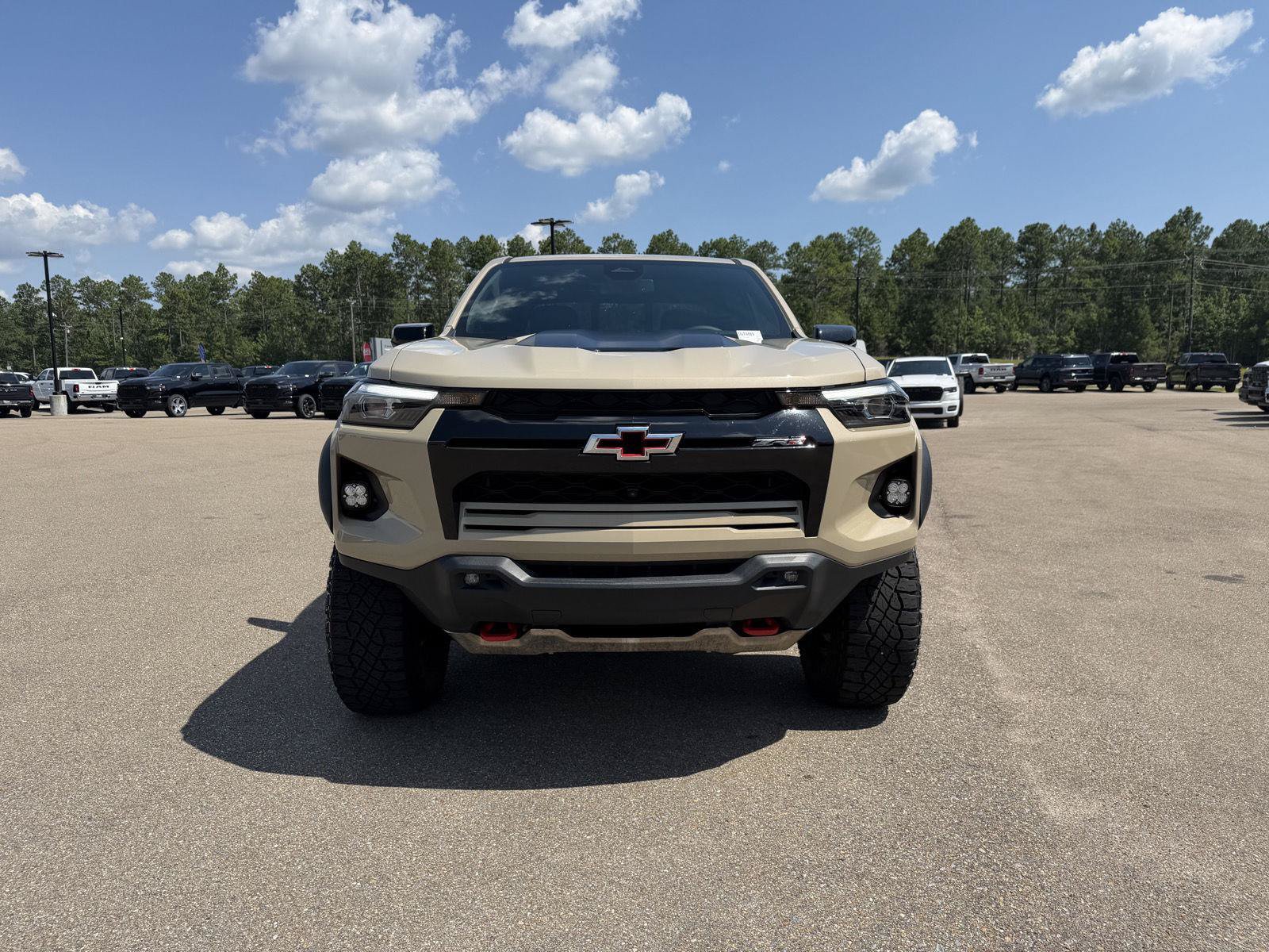 Used 2023 Chevrolet Colorado ZR2 w/ ZR2 Convenience Package III AWD/4WD image 2
