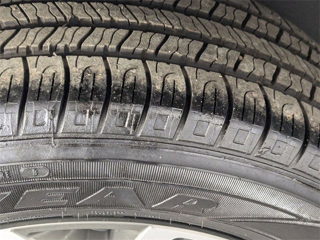 Used 2025 Chevrolet Trax LT w/ LT Convenience Package image 9