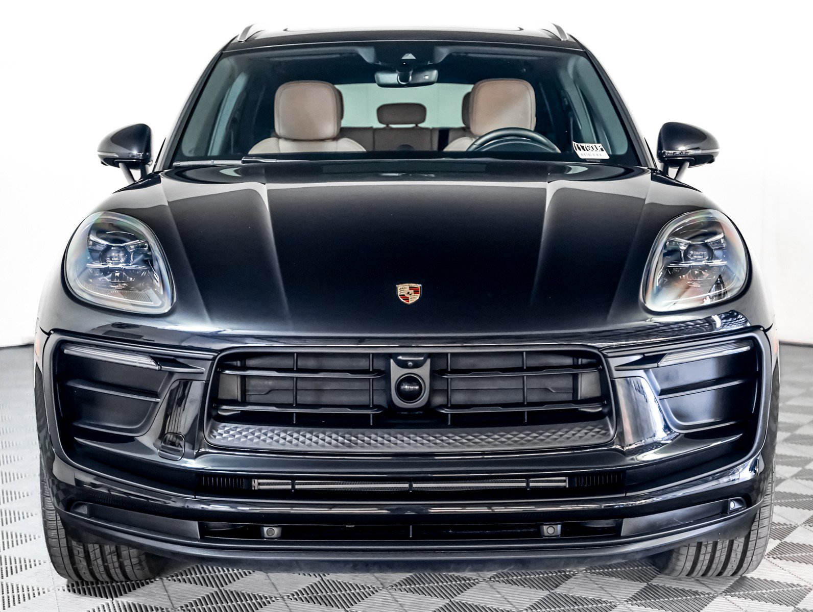 Certified 2024 Porsche Macan image 7