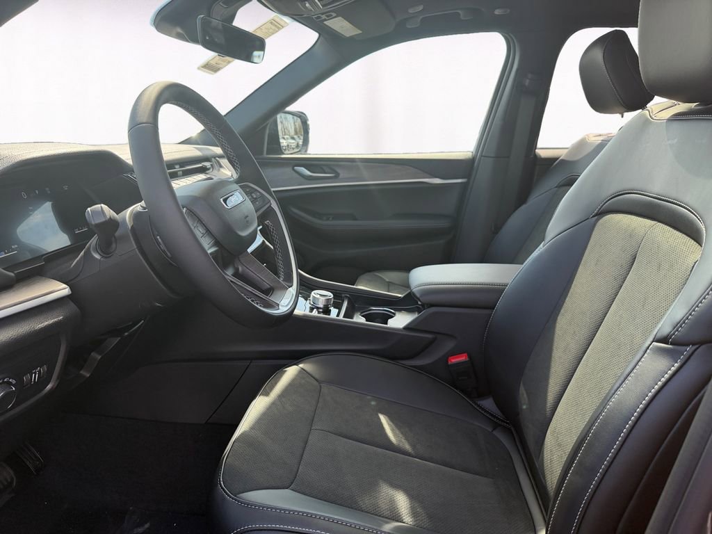 New 2026 Jeep Grand Cherokee Laredo image 9