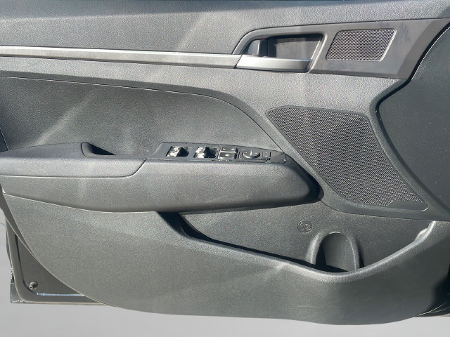 Used 2020 Hyundai Elantra SE w/ Cargo Package (C1) FWD image 30