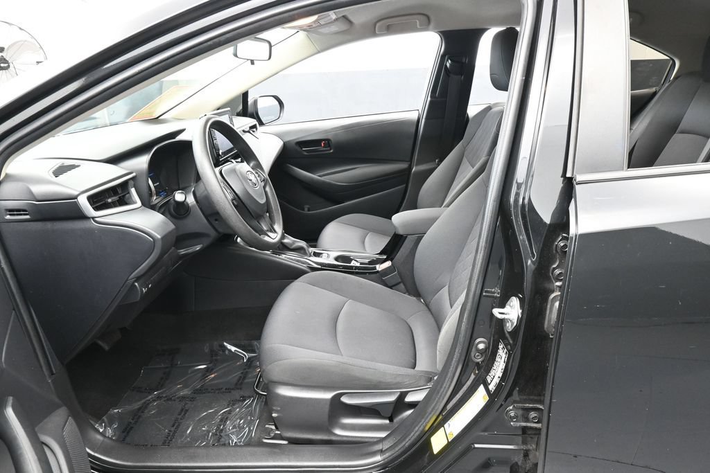Used 2022 Toyota Corolla LE FWD image 11