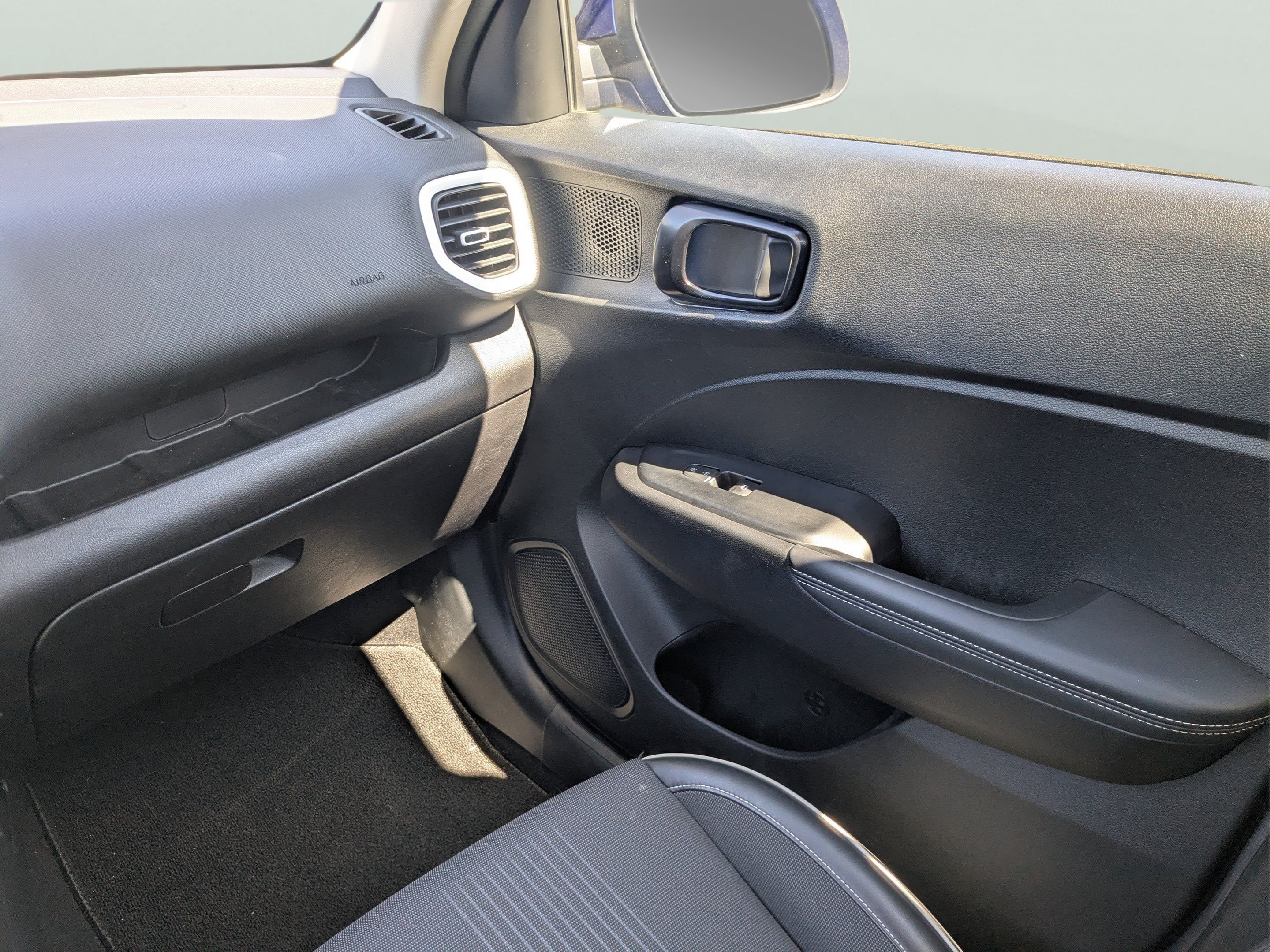 Certified 2022 Hyundai Venue Limited FWD image 14