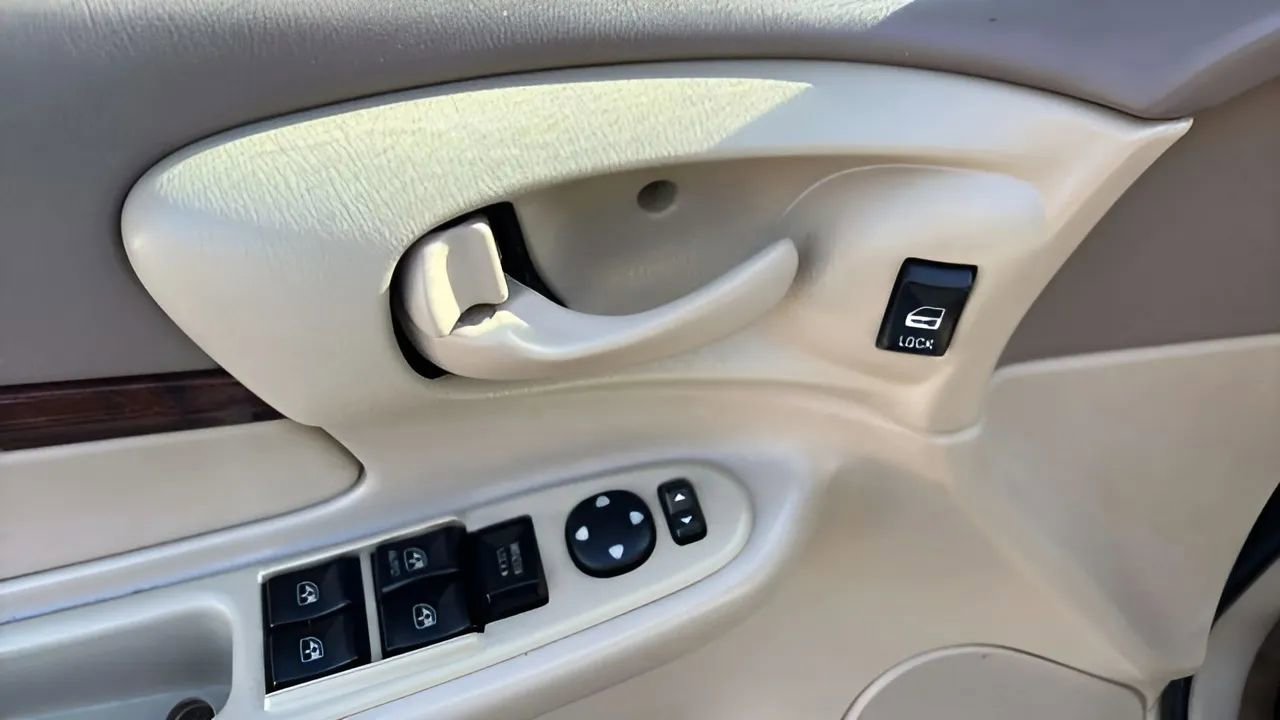 Used 2005 Chevrolet Impala LS w/ Preferred Equipment Group image 20