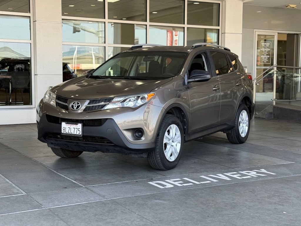 Used 2014 Toyota RAV4 LE FWD image 2