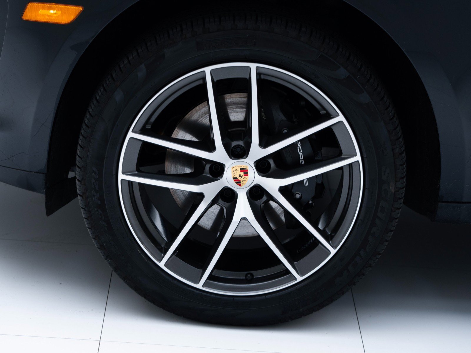 Certified 2025 Porsche Macan image 12
