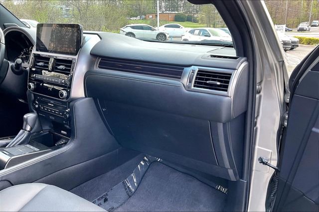 Used 2023 Lexus GX 460 Premium w/ Accessory Package image 19