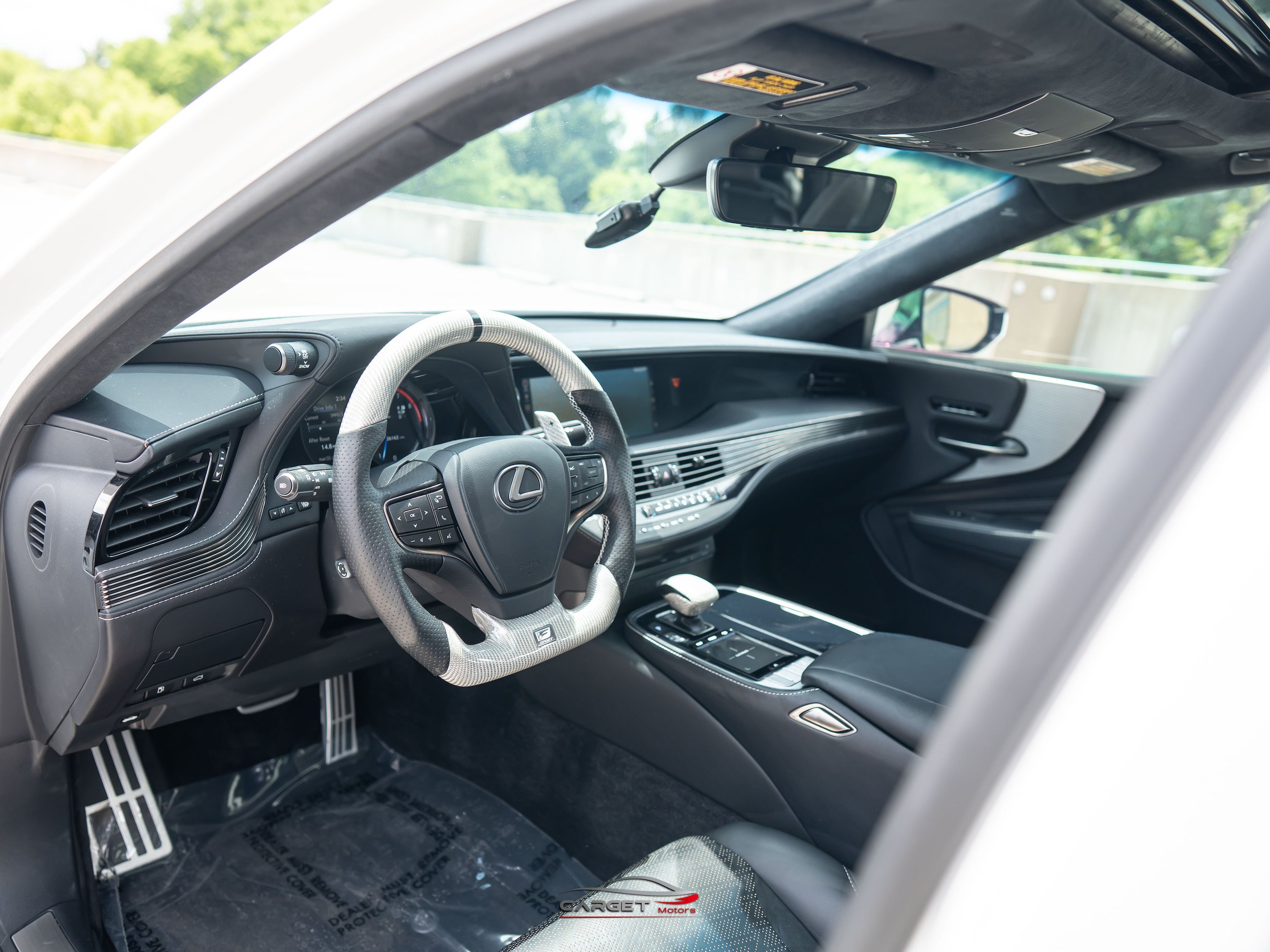 Used 2018 Lexus LS 500 F Sport w/ Accessory Package (Z1) AWD/4WD image 13