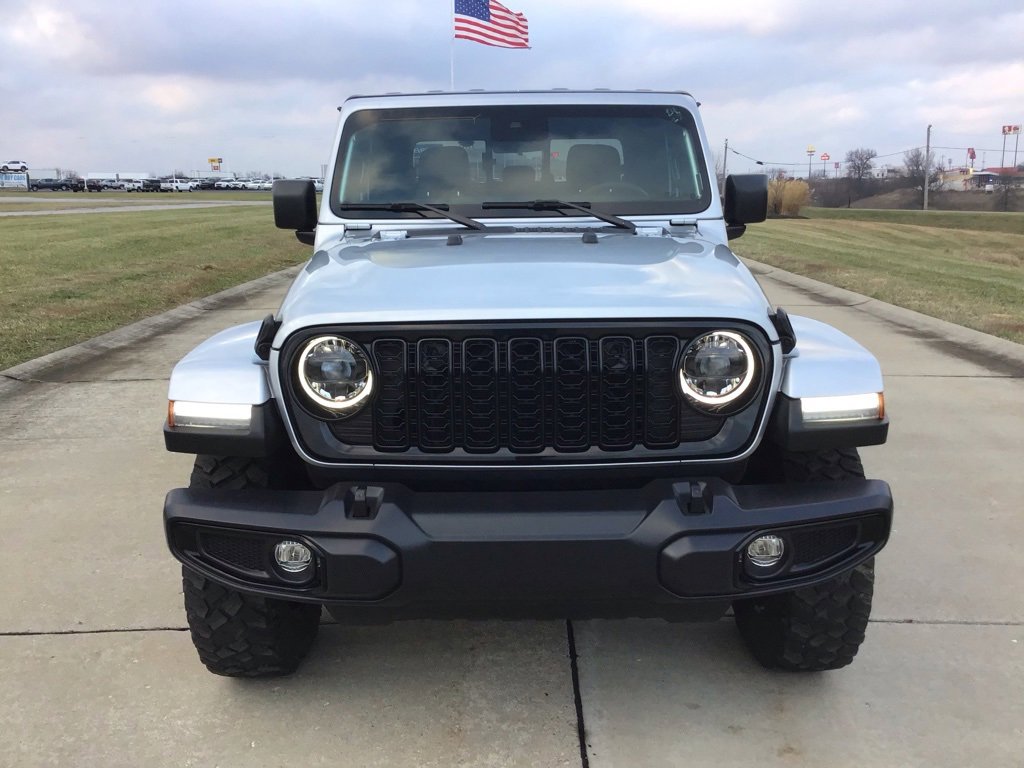 Used 2024 Jeep Gladiator Willys image 9