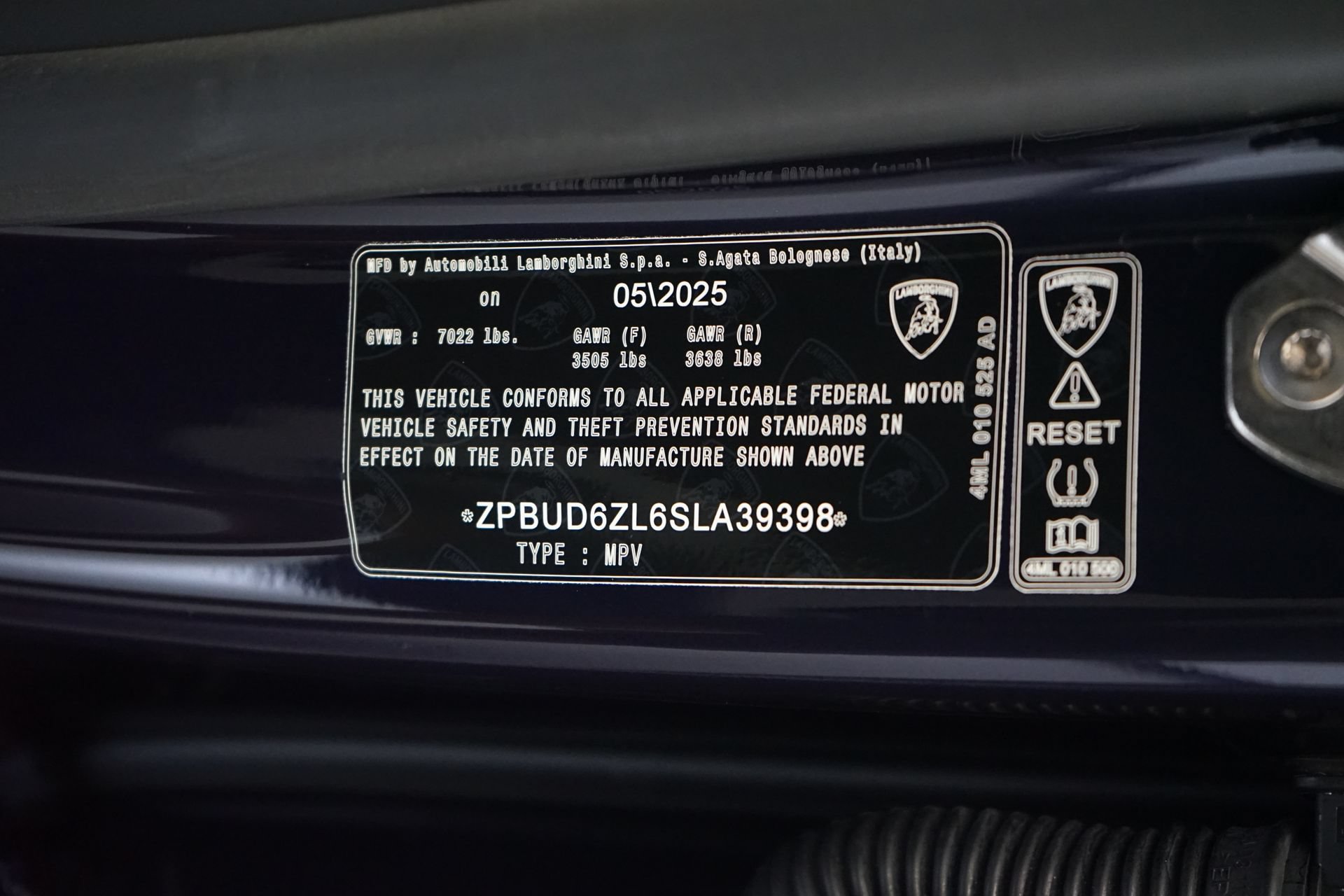 Used 2025 Lamborghini Urus SE AWD/4WD image 37