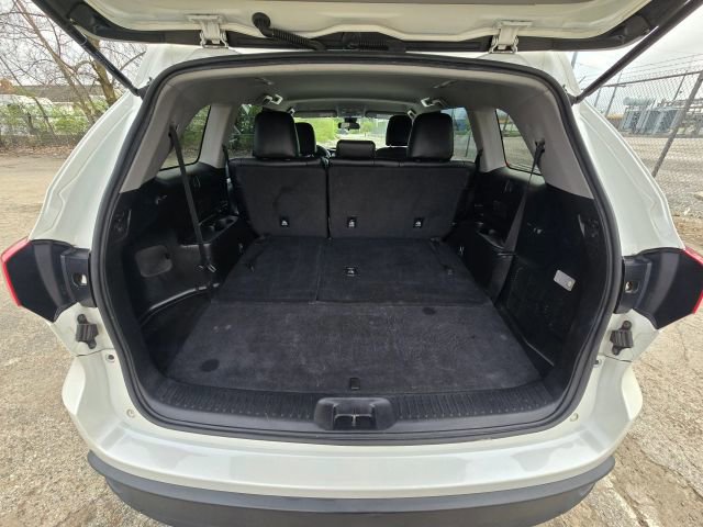 Used 2018 Toyota Highlander LE image 32