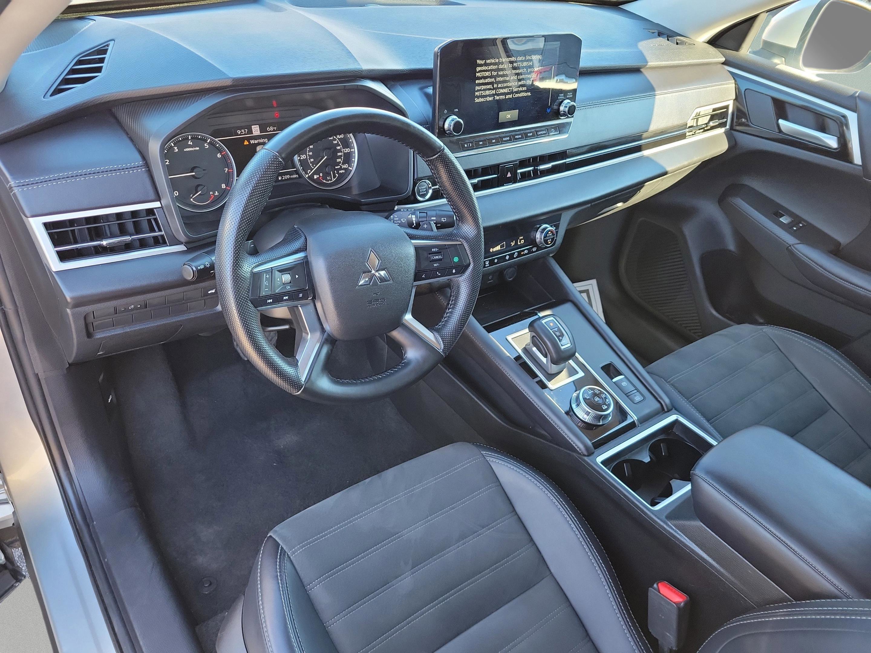 Used 2024 Mitsubishi Outlander SE image 13