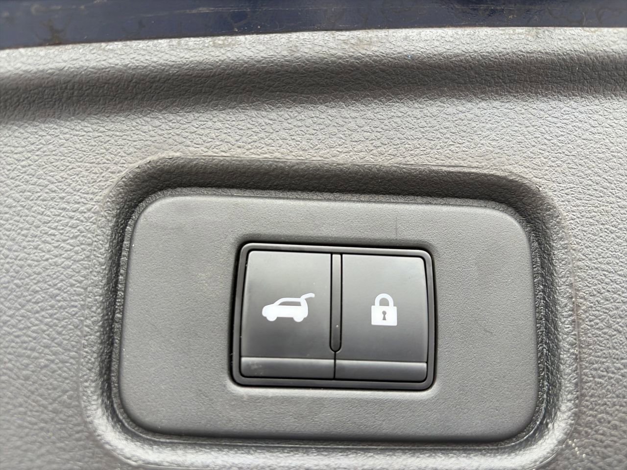 Used 2025 Nissan Pathfinder SV FWD image 11