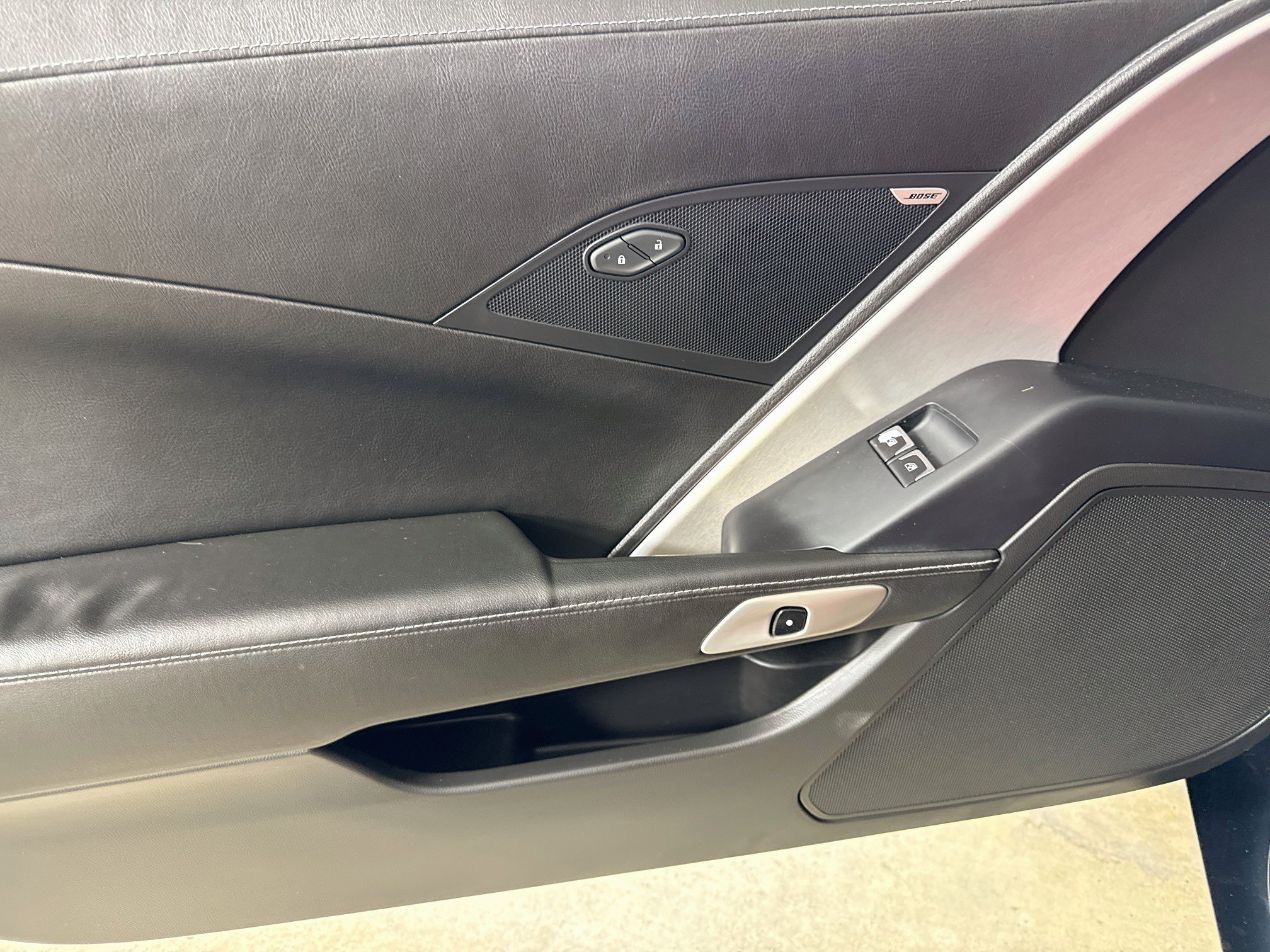 Used 2019 Chevrolet Corvette Stingray Coupe w/ 1LT RWD image 19