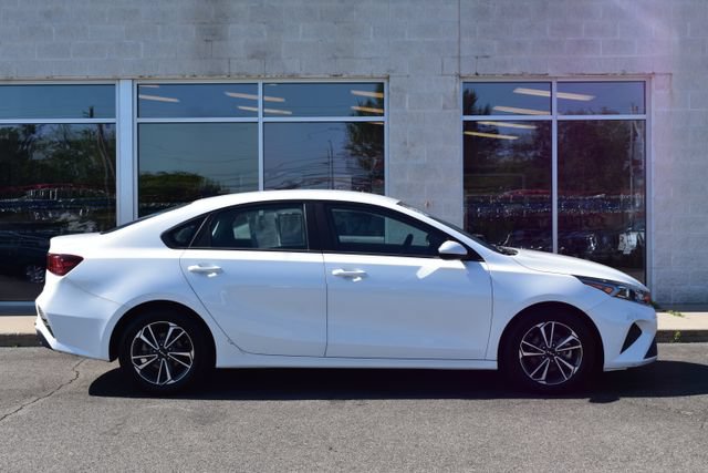 Used 2024 Kia Forte LXS FWD image 3
