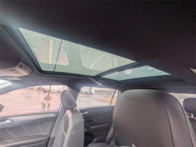 Used 2022 Volkswagen Tiguan SE R-Line image 22