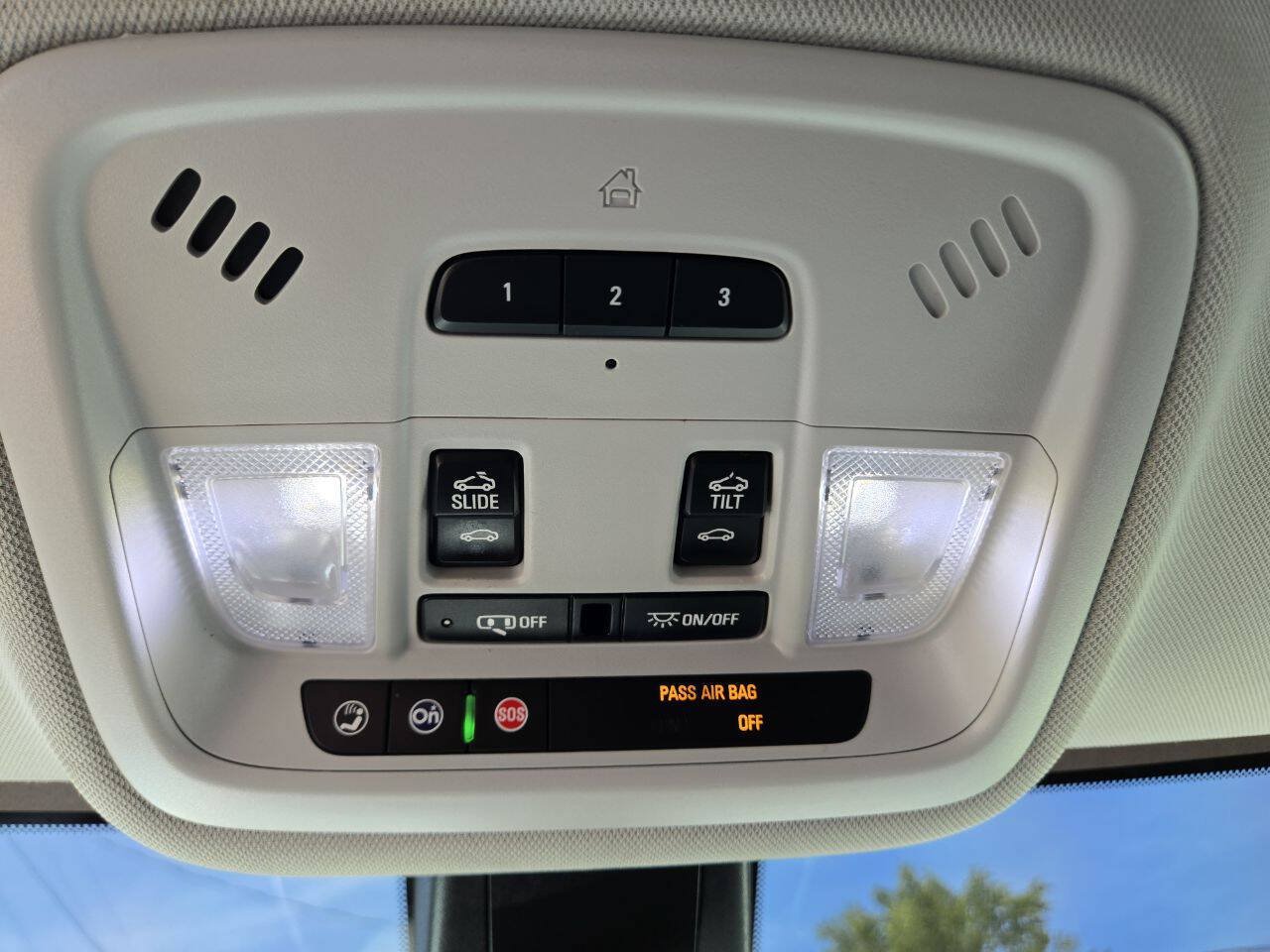 Used 2019 Chevrolet Traverse LT FWD image 32