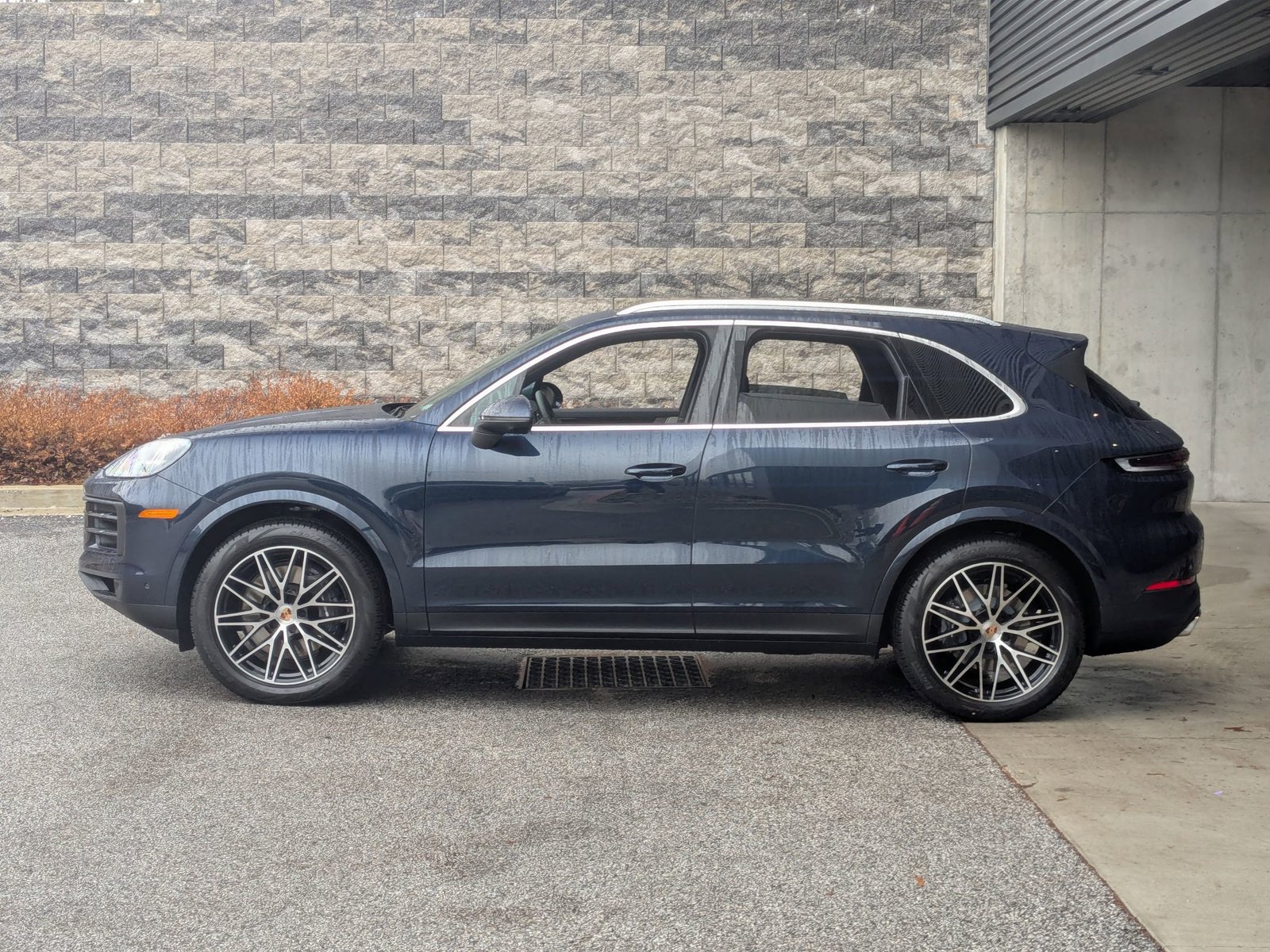New 2026 Porsche Cayenne AWD/4WD image 2