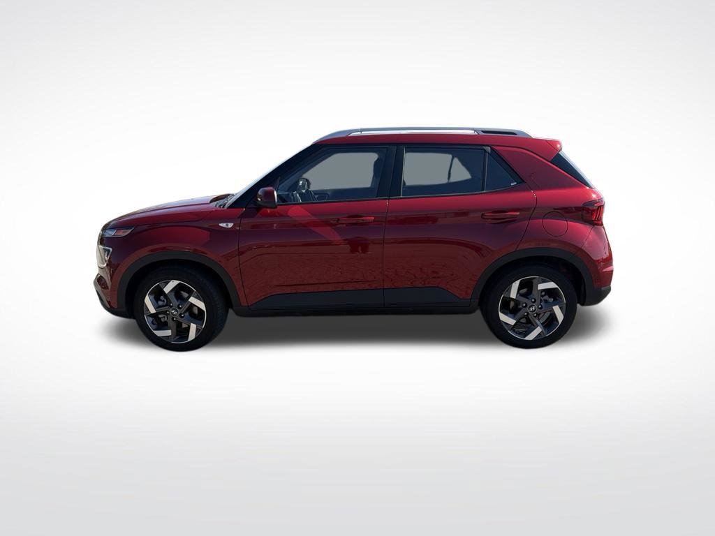 Used 2026 Hyundai Venue SEL FWD image 2