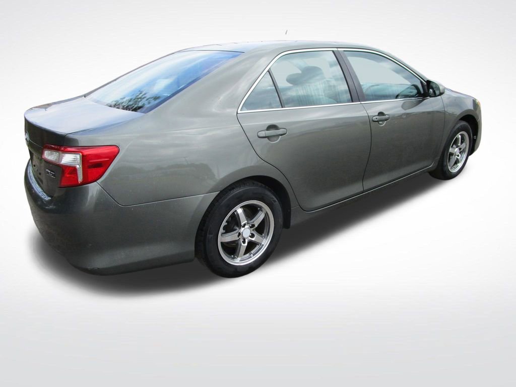 Used 2012 Toyota Camry L image 7