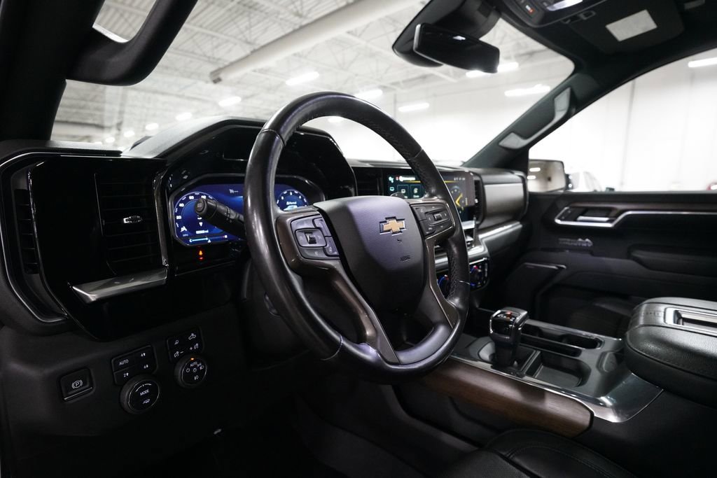 Used 2022 Chevrolet Silverado 1500 High Country w/ High Country Premium Package AWD/4WD image 8