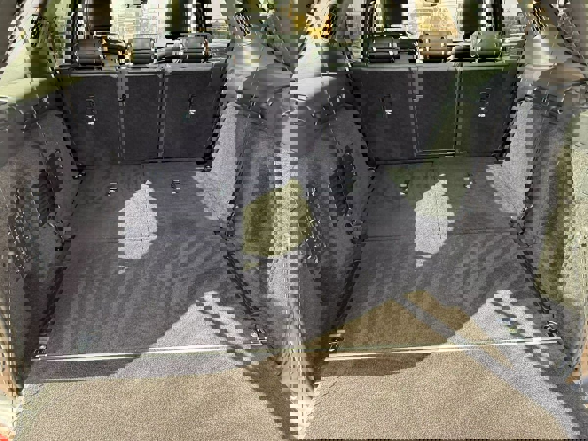 Used 2019 Land Rover Discovery HSE image 13