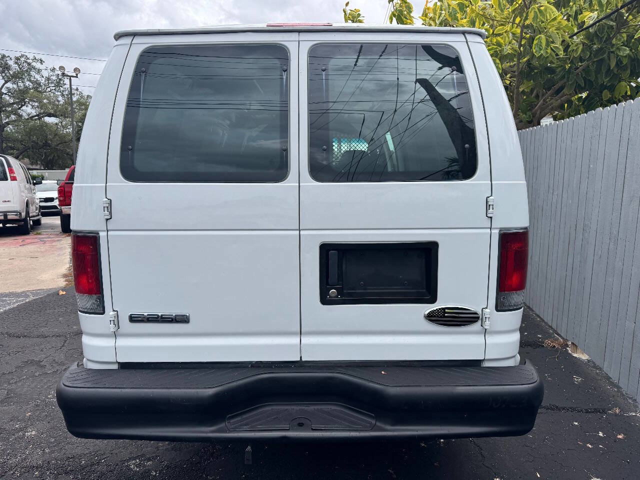 Used 2006 Ford E-250 and Econoline 250 Extended RWD image 14