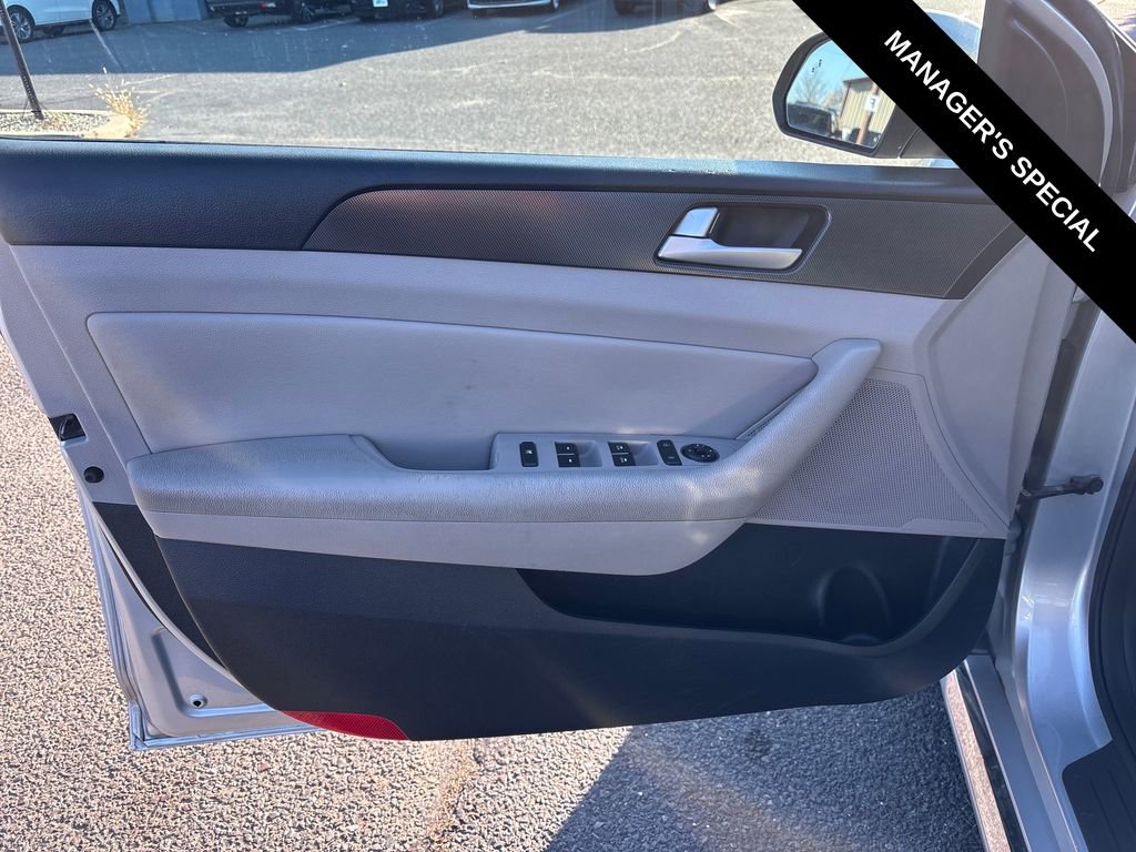 Used 2016 Hyundai Sonata Sport w/ Option Group 02 image 10
