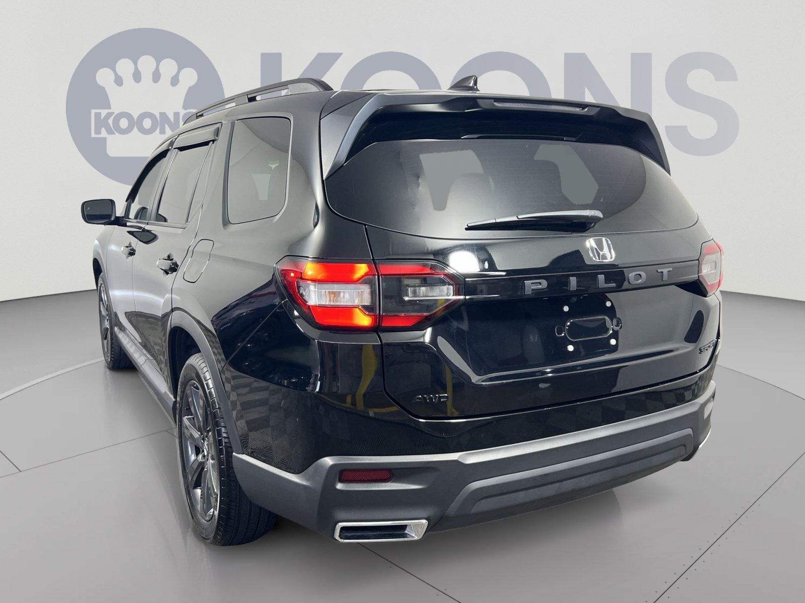 Used 2025 Honda Pilot Sport image 4