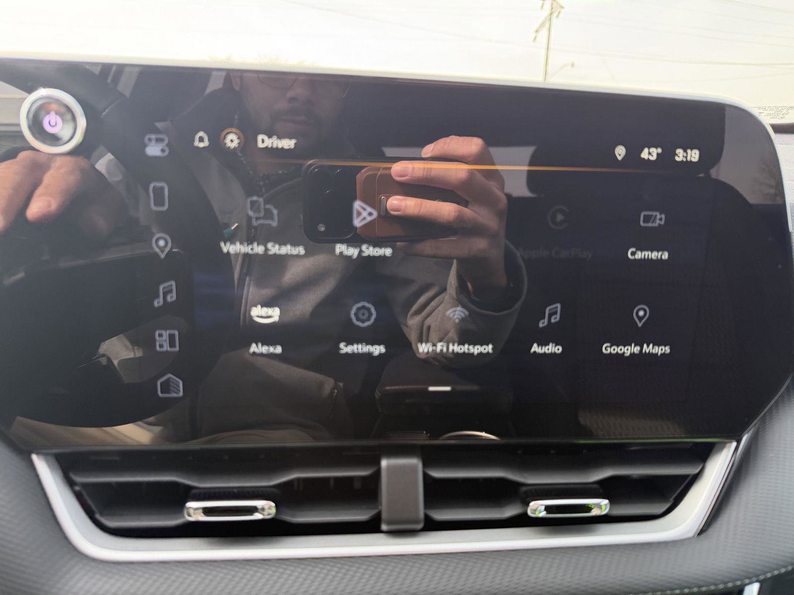 Used 2025 Chevrolet Equinox LT w/ Safety and Technology Package image 17