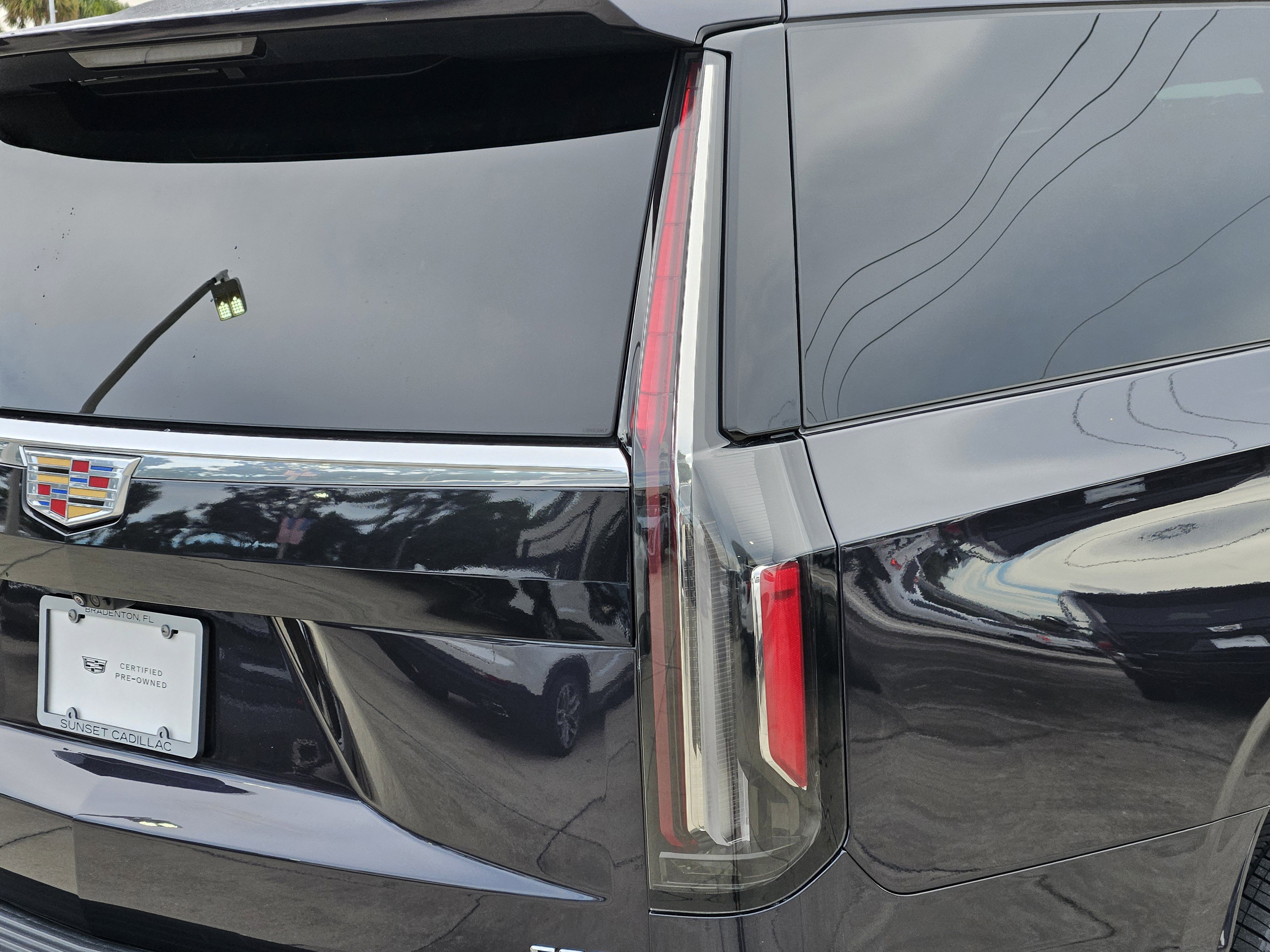 Certified 2023 Cadillac Escalade ESV Premium Luxury image 10