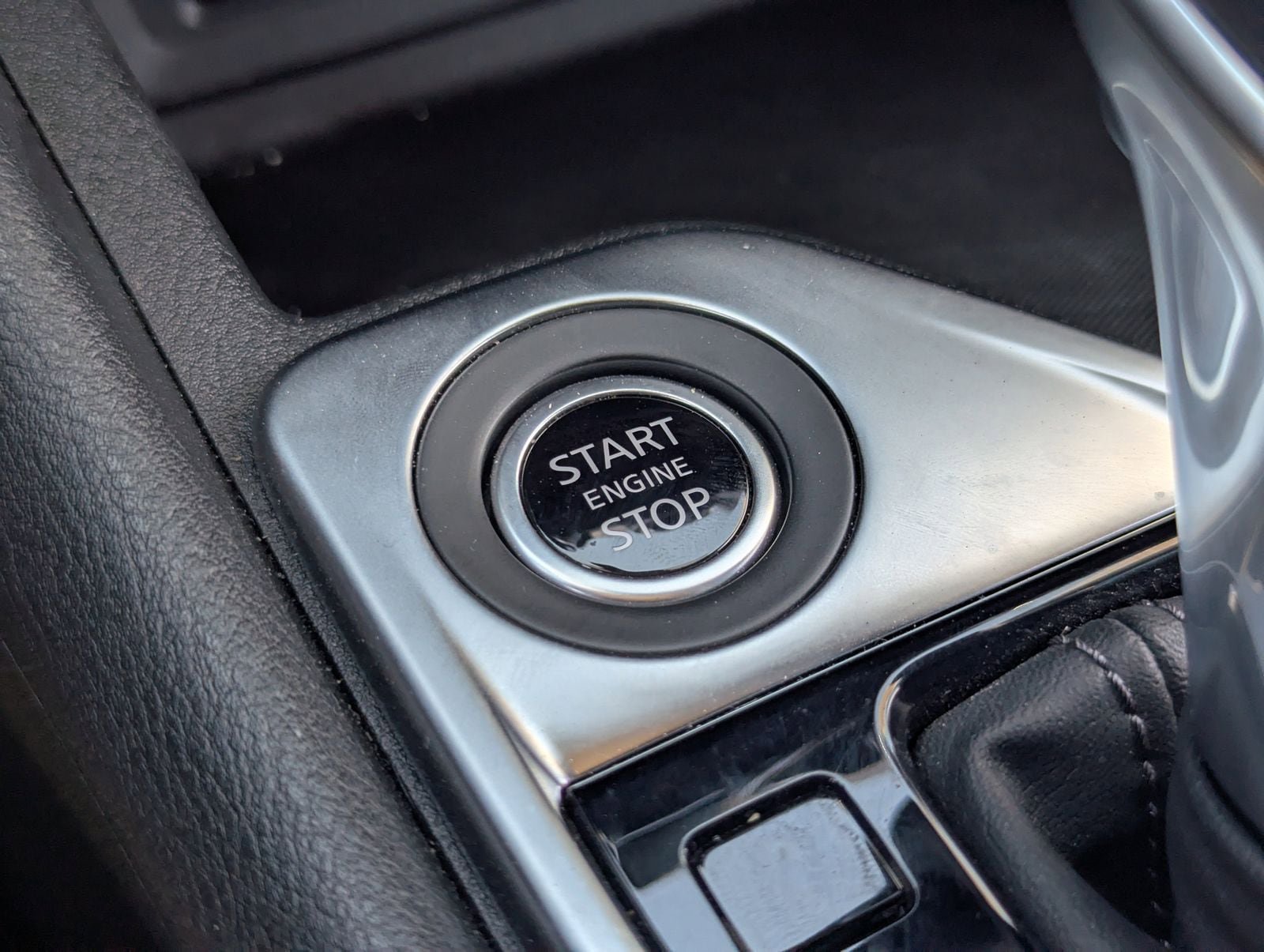Used 2025 Nissan Sentra SV FWD image 30