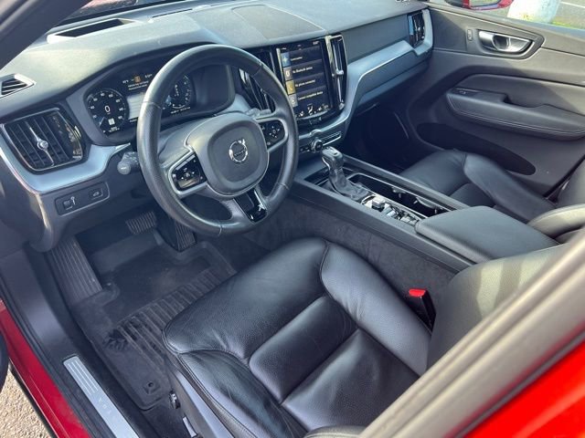 Used 2018 Volvo XC60 T6 Momentum w/ Convenience Package image 11