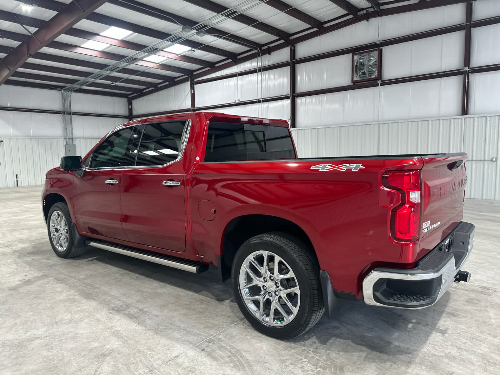 Used 2023 Chevrolet Silverado 1500 LTZ w/ Technology Package AWD/4WD image 3