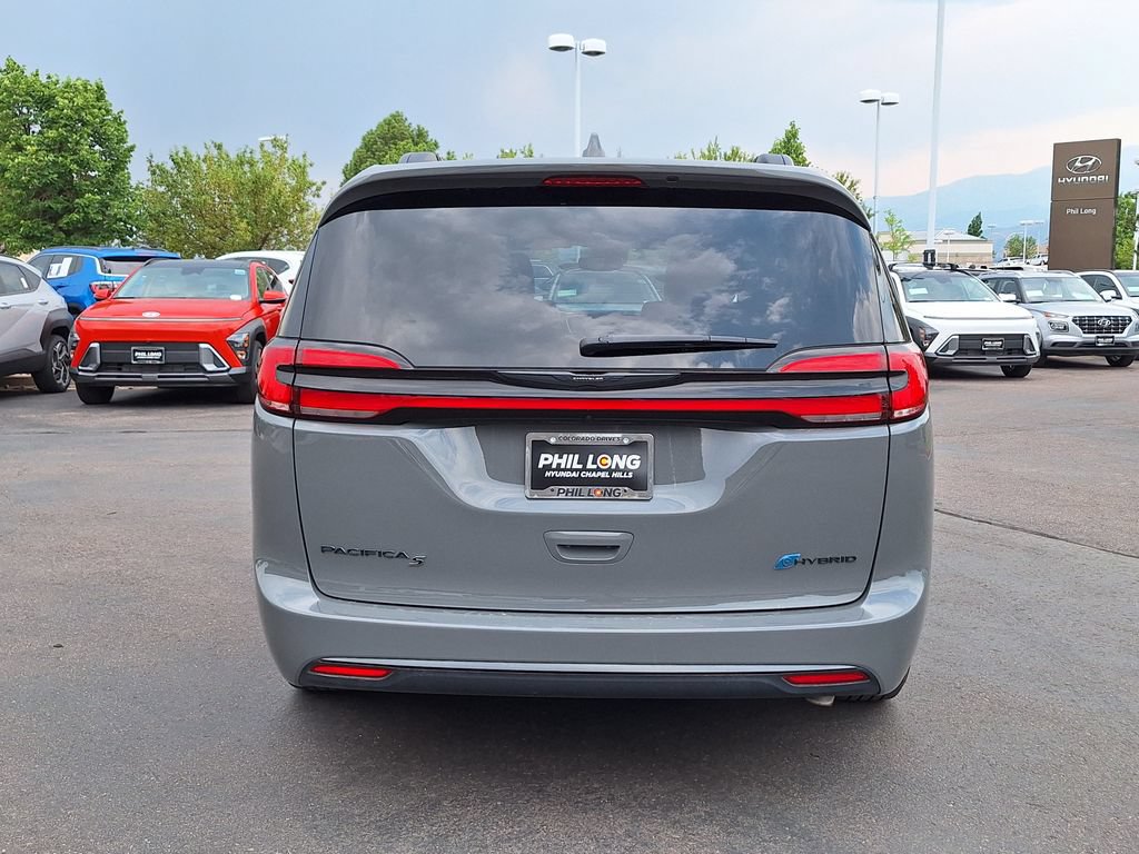 Used 2022 Chrysler Pacifica Touring-L w/ S Appearance Package FWD image 4