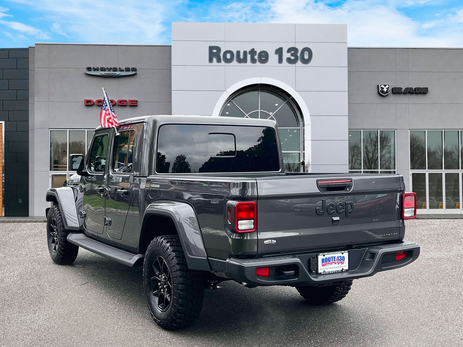 Used 2025 Jeep Gladiator Sport AWD/4WD image 3
