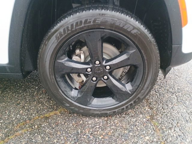 Used 2023 Jeep Grand Cherokee Altitude AWD/4WD image 10