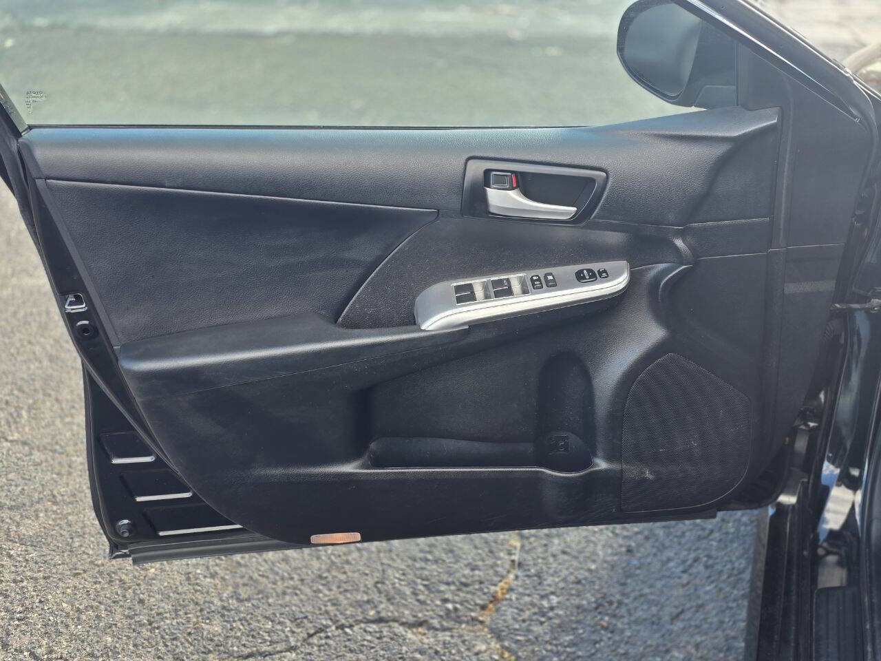 Used 2014 Toyota Camry SE image 9