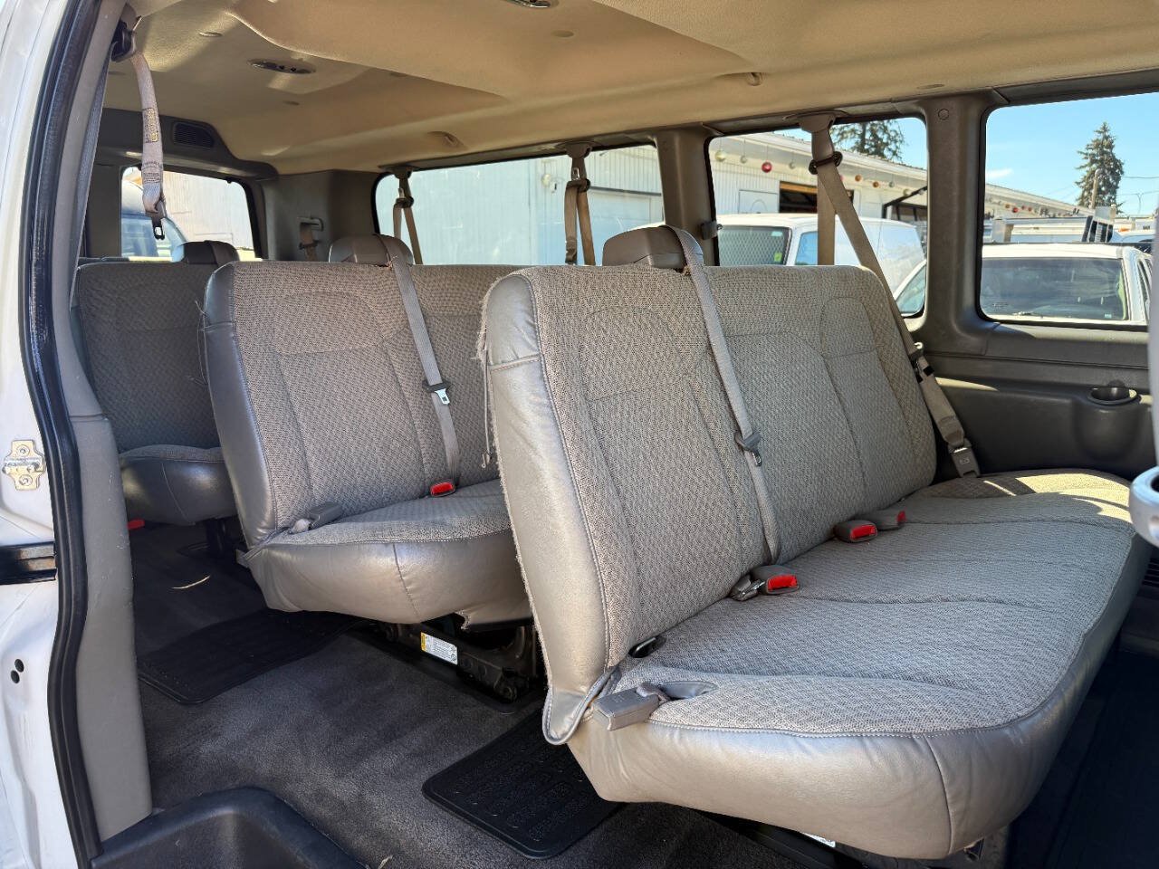 Used 2008 GMC Savana 3500 Extended Passenger w/ LT Preferred Equipment Group RWD image 12