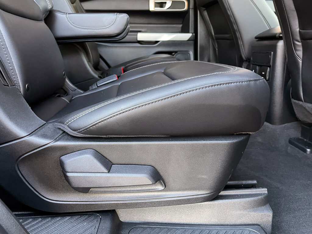 Used 2022 Ford Explorer XLT image 24