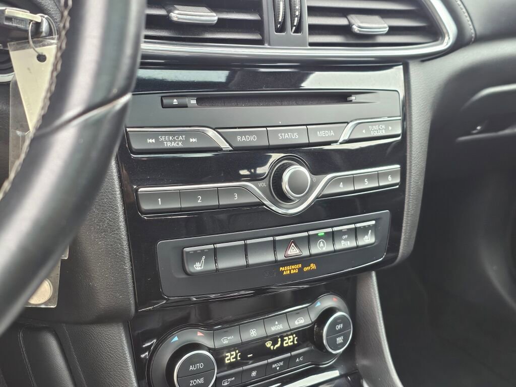 Used 2017 INFINITI QX30 Premium image 33