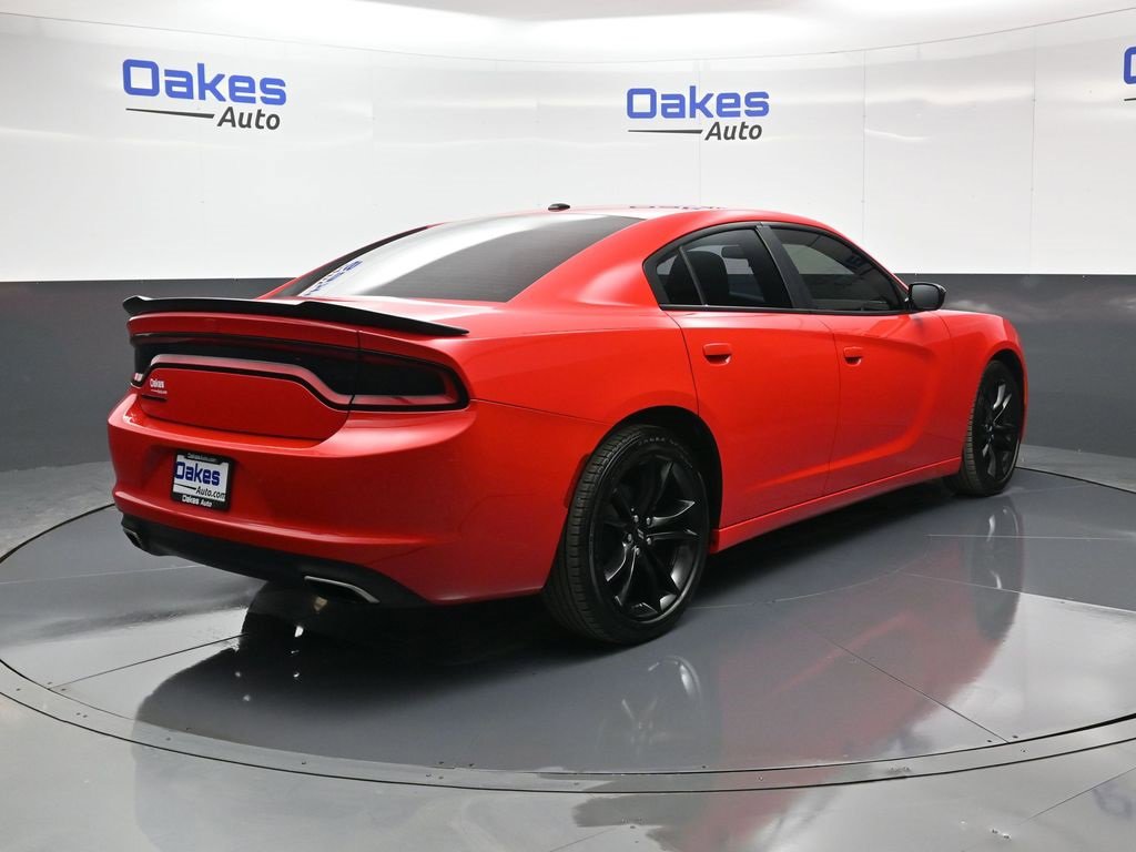 Used 2018 Dodge Charger SXT w/ Blacktop Package image 8