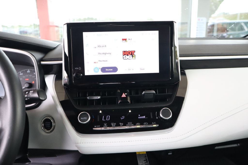 Used 2025 Toyota Corolla SE w/ SE Package FWD image 20