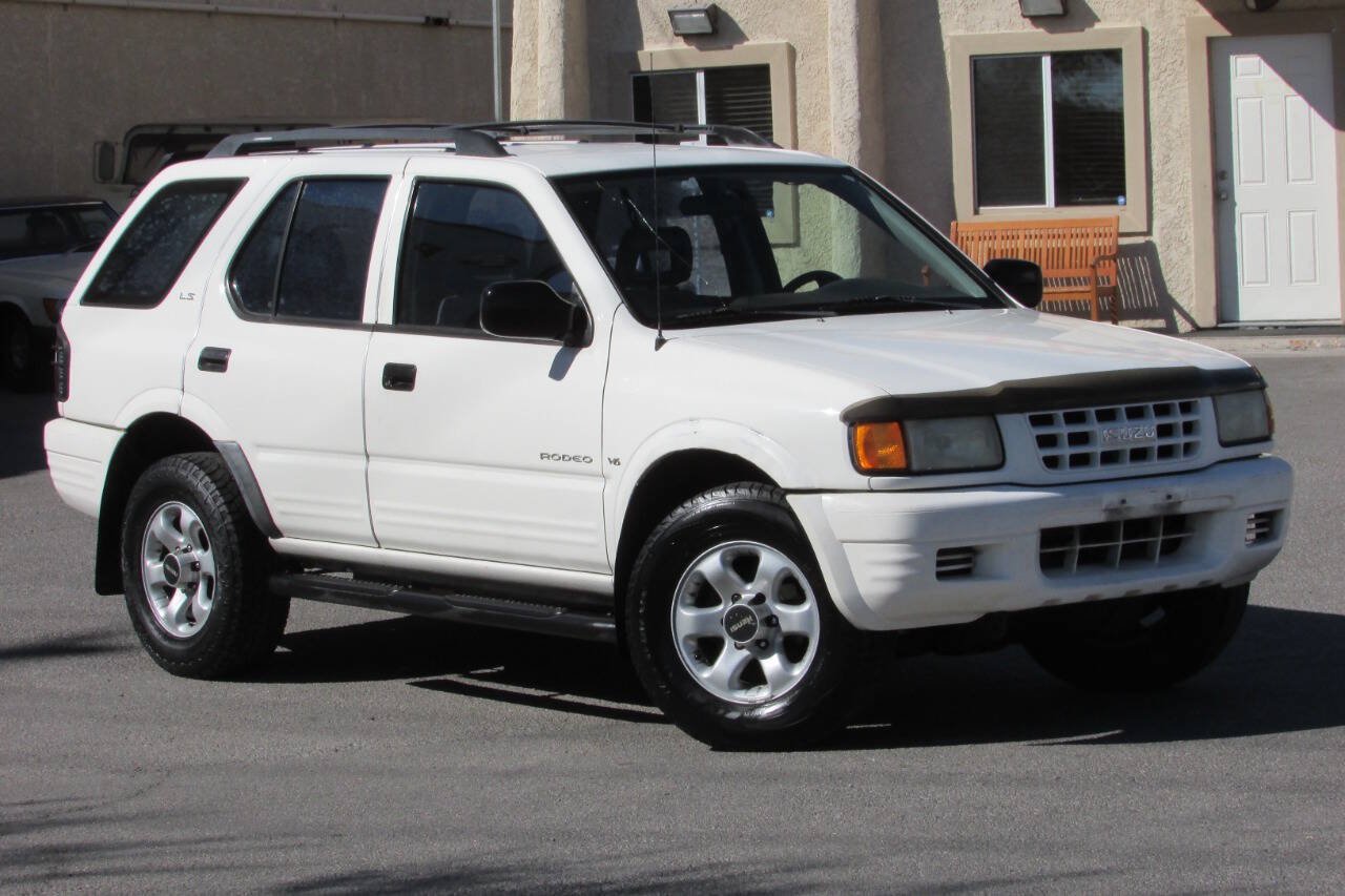 Used 1999 Isuzu Rodeo LS RWD image 2