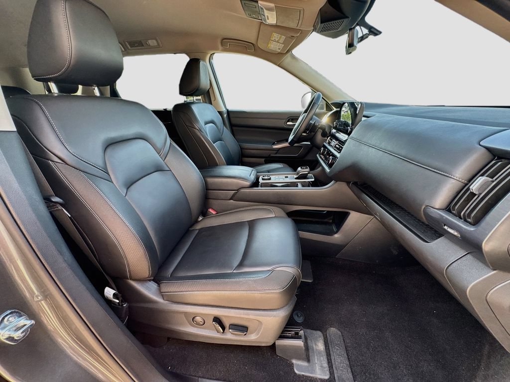Used 2025 Nissan Pathfinder SL AWD/4WD image 31
